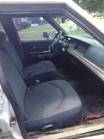 1991 White Ford Crown Victoria Sedan