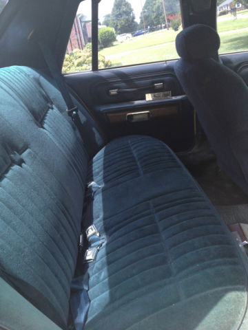 1991 White Ford Crown Victoria Sedan