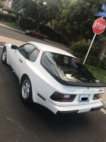 1986 White Porsche 944 Coupe