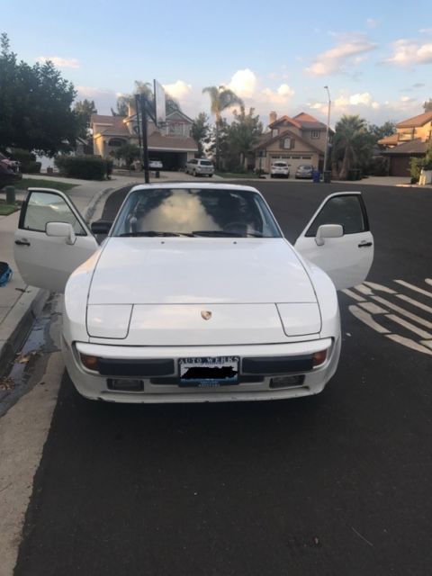 1986 White Porsche 944 Coupe