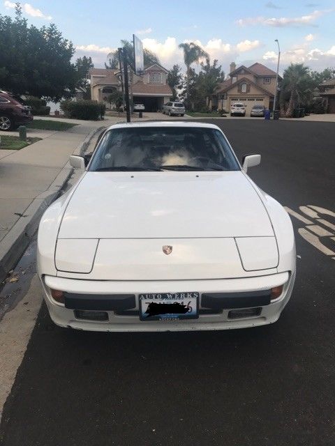 1986 White Porsche 944 Coupe