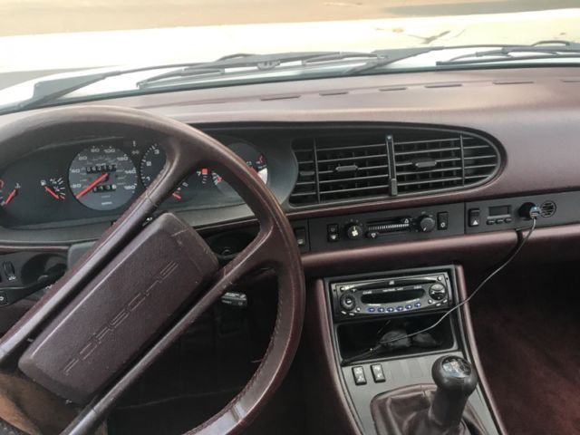 1986 White Porsche 944 Coupe