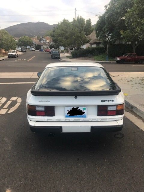 1986 White Porsche 944 Coupe