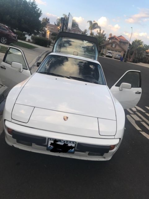 1986 White Porsche 944 Coupe