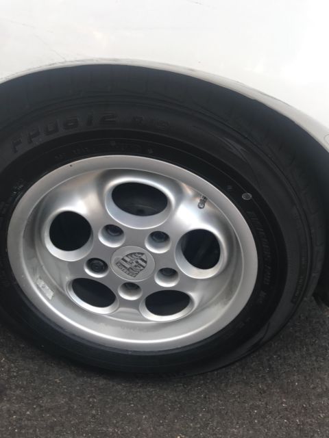 1986 White Porsche 944 Coupe