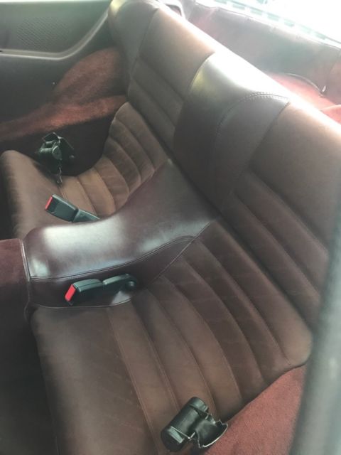 1986 White Porsche 944 Coupe