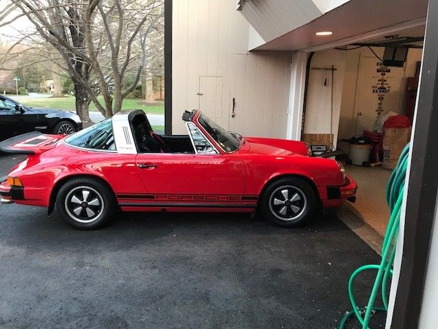 1976 Red Porsche 911