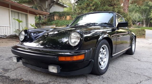 1983 Red Porsche 911