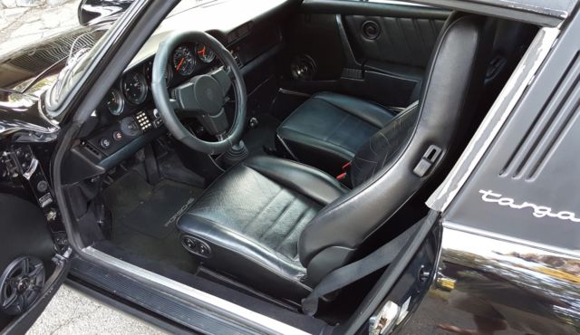 1983 Red Porsche 911