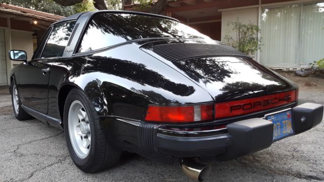 1983 Red Porsche 911