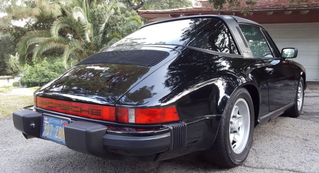 1983 Red Porsche 911
