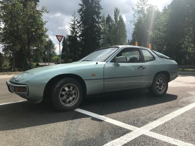 1985 Blue Porsche 924 Coupe