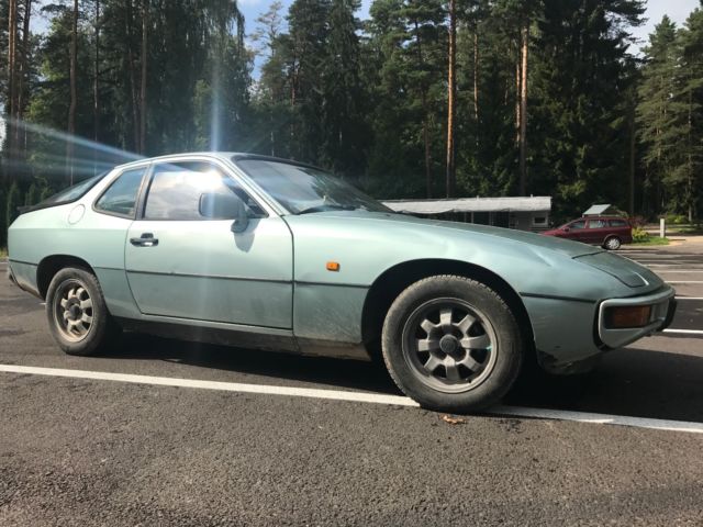 1985 Blue Porsche 924 Coupe