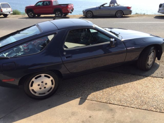 1986 Blue Porsche 928 Coupe