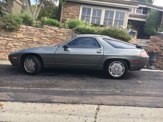 1987 Gray Porsche 928 Coupe