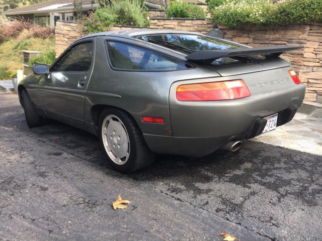 1987 Gray Porsche 928 Coupe