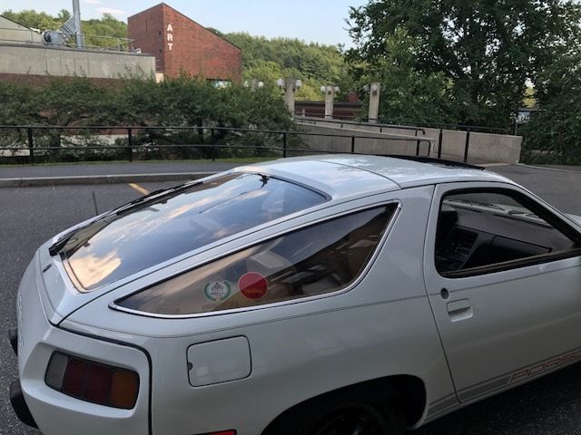 1980 White Porsche 928