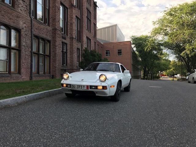1980 White Porsche 928