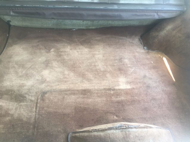 1983 white Porsche 944 Coupe