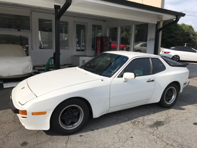 1983 White Porsche 944