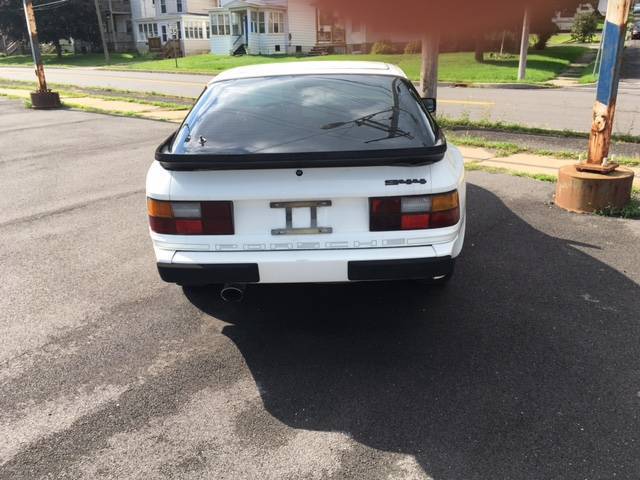 1983 White Porsche 944