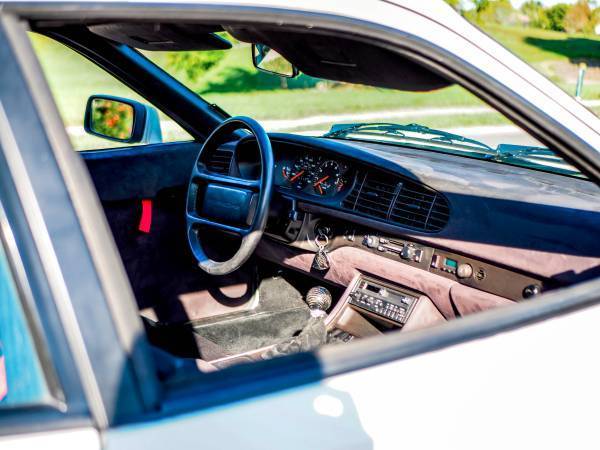 1986 White Porsche 944