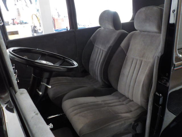 1927 Black Ford T 2dr sedan