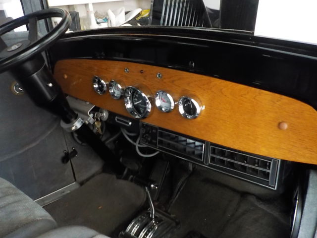 1927 Black Ford T 2dr sedan