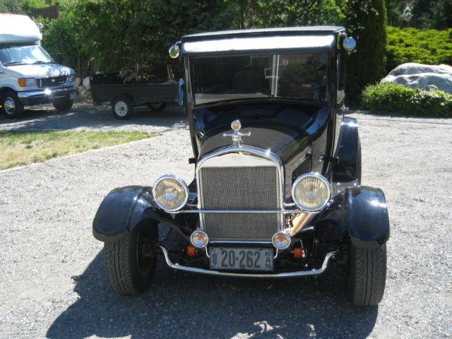 1927 Black Ford T 2dr sedan