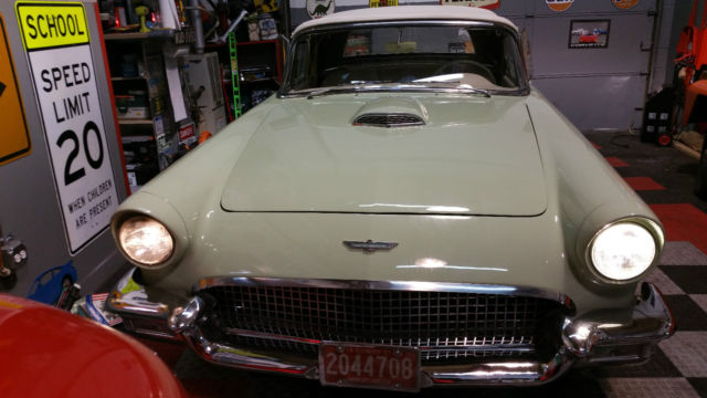 1957 Ford Thunderbird