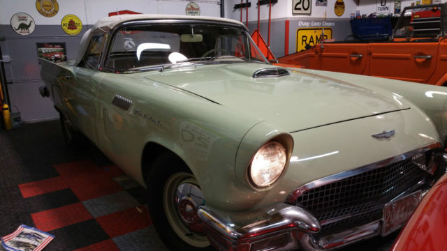 1957 Ford Thunderbird