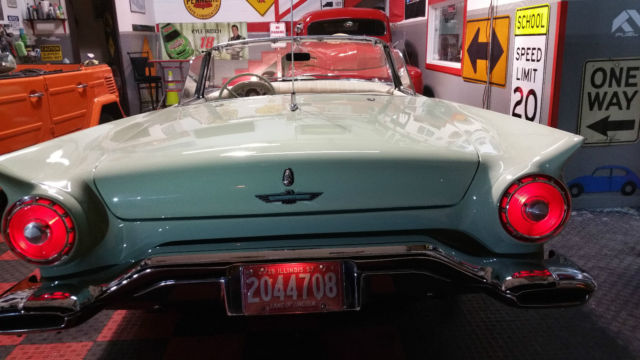 1957 Ford Thunderbird
