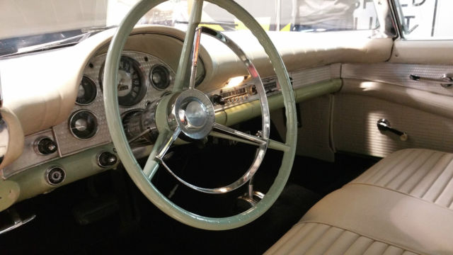 1957 Ford Thunderbird