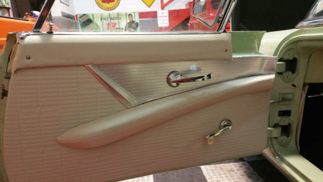 1957 Ford Thunderbird