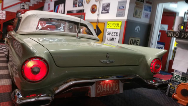 1957 Ford Thunderbird