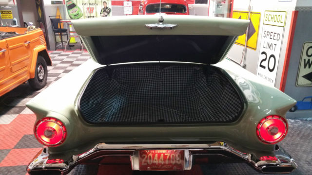 1957 Ford Thunderbird