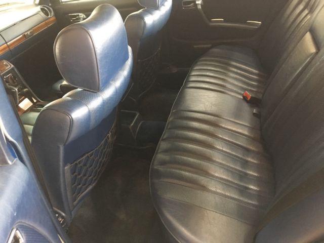 1983 Blue Mercedes-Benz 200-Series Sedan