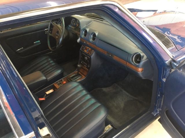 1983 Blue Mercedes-Benz 200-Series Sedan