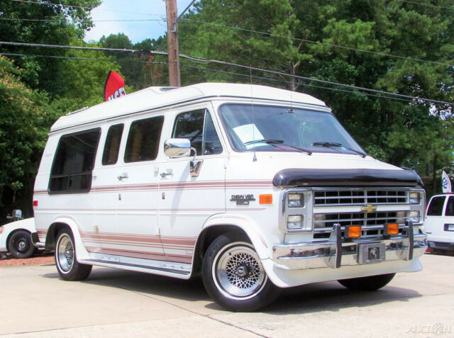 1991 White Chevrolet G20 Van Wagon