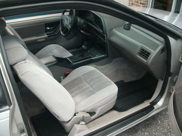 1991 Silver Ford Thunderbird Coupe
