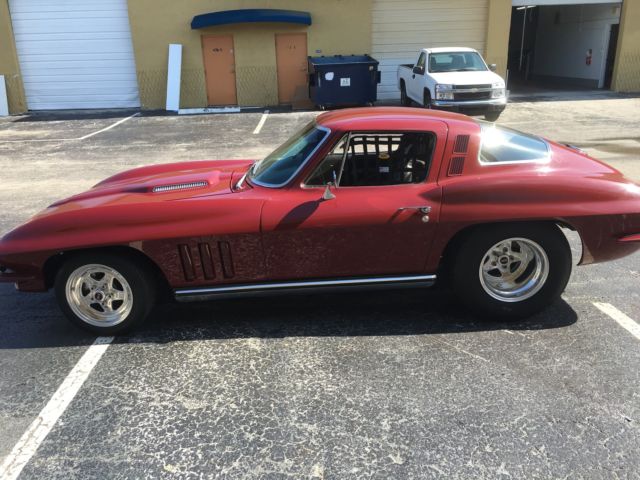 1965 maroon Chevrolet Corvette Coupe