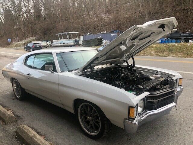 1971 White Chevrolet Chevelle