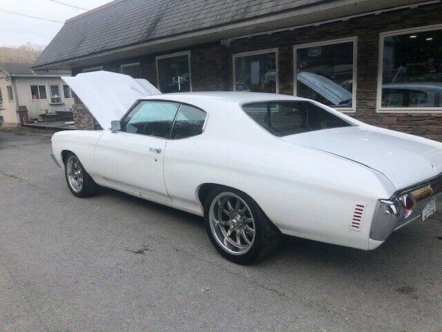 1971 White Chevrolet Chevelle