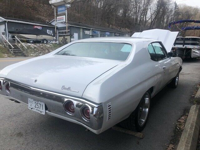 1971 White Chevrolet Chevelle