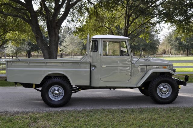 1972 Tan Toyota Land Cruiser Pickup
