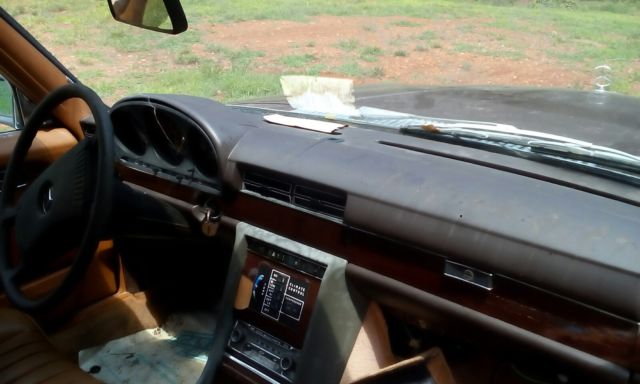 1978 Brown Mercedes-Benz 400-Series Sedan