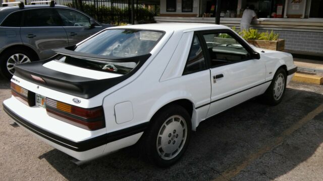 1986 9L OXFORD WHITE Ford Mustang 3 DOOR HATCHBACK