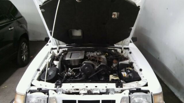 1986 9L OXFORD WHITE Ford Mustang 3 DOOR HATCHBACK