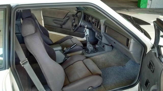 1986 9L OXFORD WHITE Ford Mustang 3 DOOR HATCHBACK