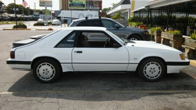 1986 9L OXFORD WHITE Ford Mustang 3 DOOR HATCHBACK